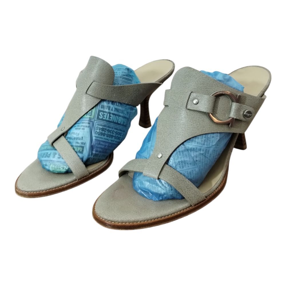 Salvatore Ferragamo Women's Leather T-Strap Sandals Size 7 Olive Green - Picture 1 of 7